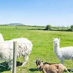 2 Bed In Isel Oc-o32077 بيت للعطل *